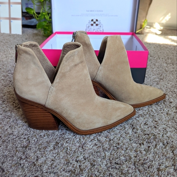 Vince Camuto Gigietta Booties - Picture 5 of 8
